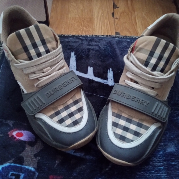 Burberry sneakers size euro 40 color tan - Picture 2 of 5